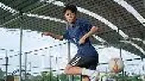 独家揭秘！记者亲历：横滨旧将重逢，汶马探与海港助教激情交换战袍记